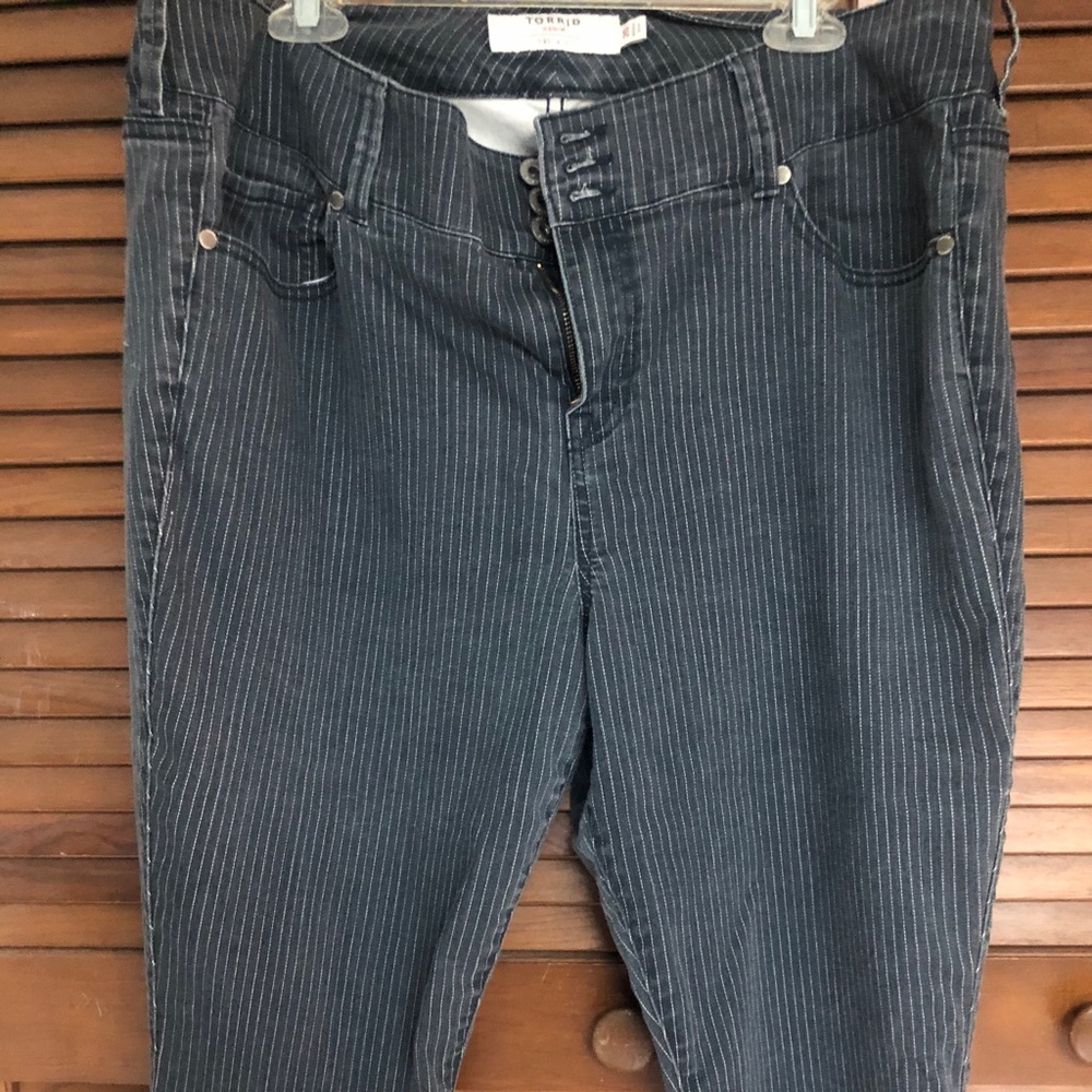 Torrid size 20 crop pinstripe pants